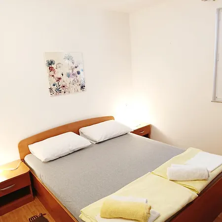 Apartment Visnja *