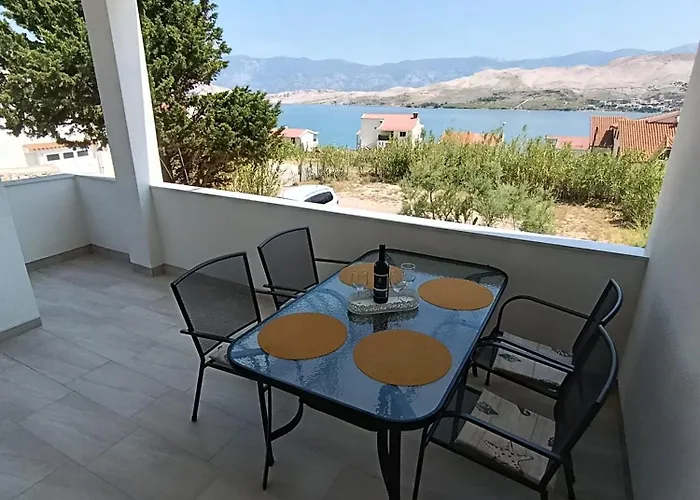 Visnja Apartment Pag Town