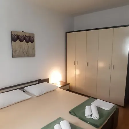 Apartment Visnja *