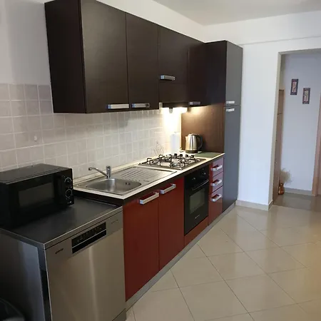Visnja Apartman Pag Town