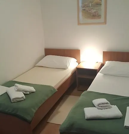 Visnja Apartment Pag Town