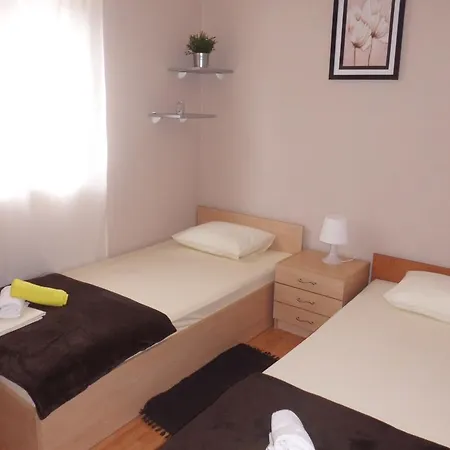 Apartment Visnja Pag Town